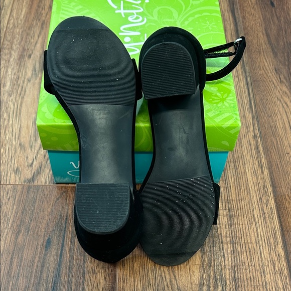 Girls Black Velvet Dress Shoes - Picture 2 of 3